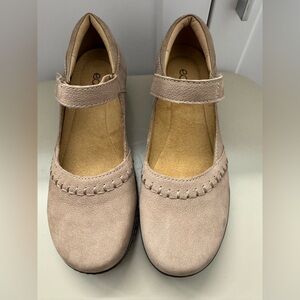 Earth Super Comfortable, tan Color Shoes